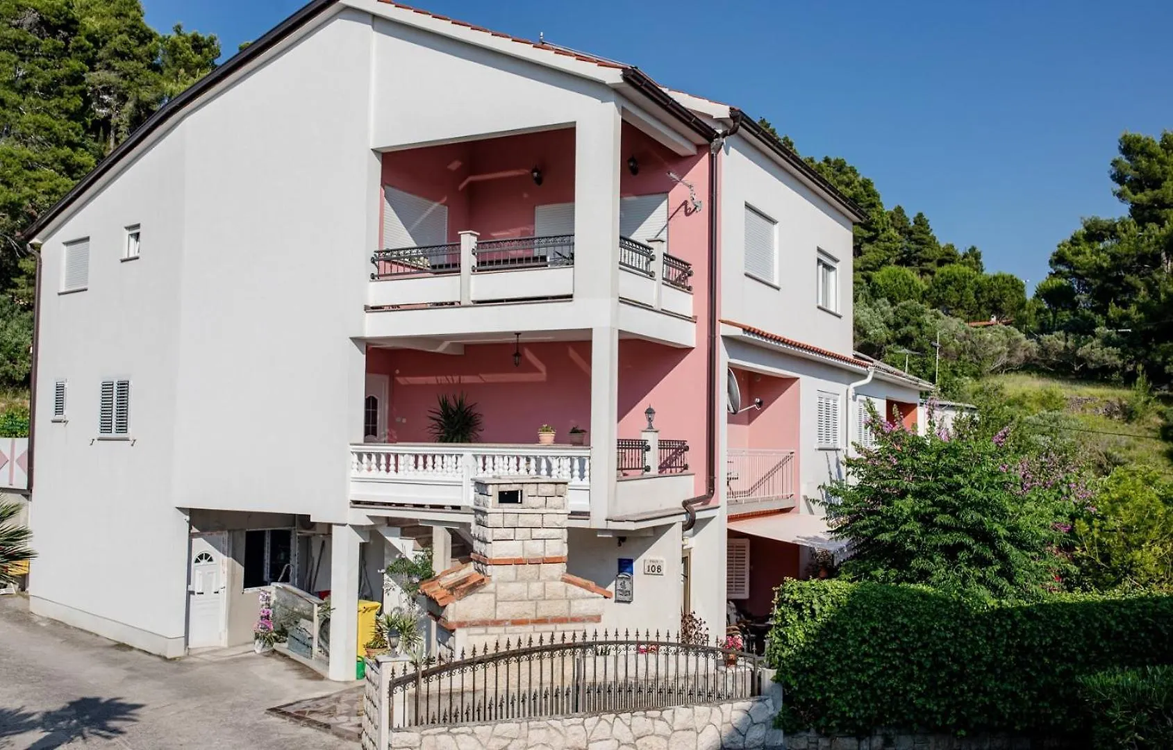 Romano Apartments Palit Guest house