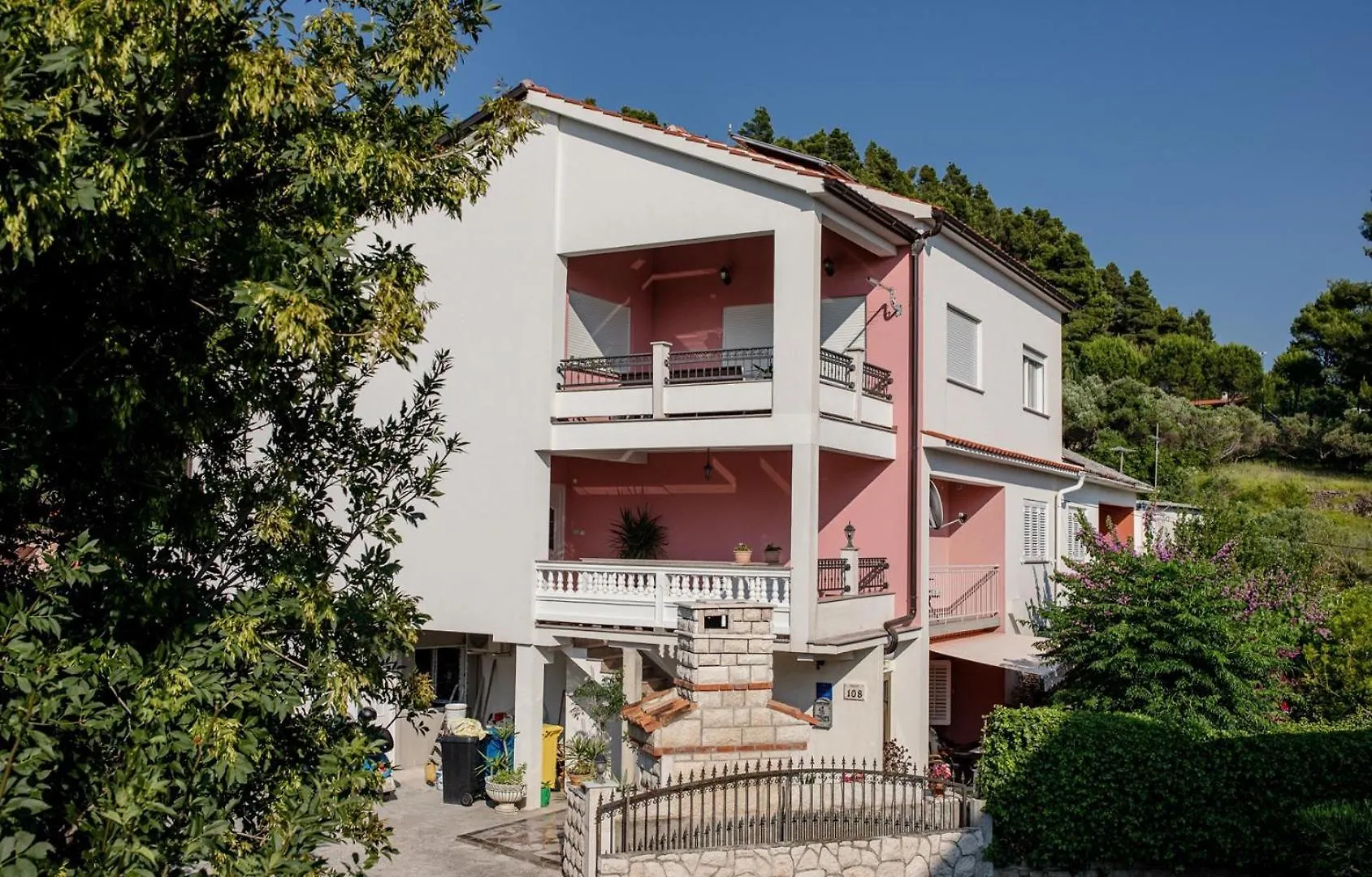 Romano Apartments Palit Guest house